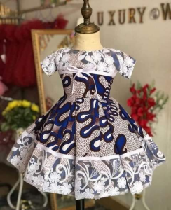 SCHOOL OF VINTAGE COUTURES